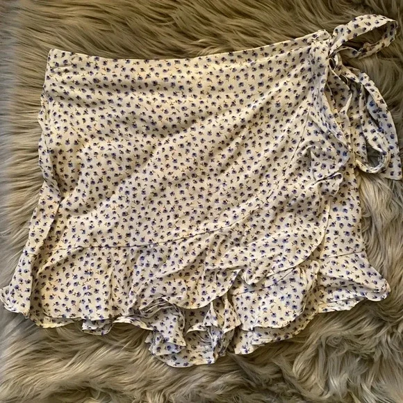 Forever 21 flowy floral skort size small NWT - Picture 1 of 4